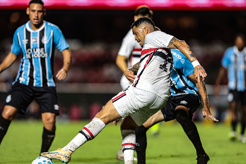 Luciano Juba decide para o Bahia e S&atilde;o Paulo bate Gr&ecirc;mio com dois gols