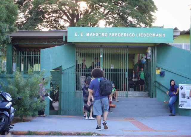 Maus-tratos a animais passam a integrar curr&iacute;culo escolar no Estado