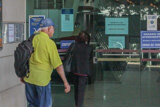 Em meio a d&uacute;vidas, contribuintes enfrentam fila ao amanhecer por IPTU