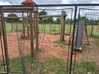 Nos bairros, parquinhos p&uacute;blicos se tornam cemit&eacute;rios de estruturas deterioradas