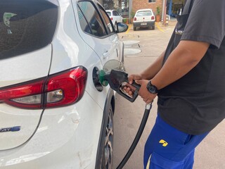 Onde est&aacute; o problema quando pre&ccedil;o da gasolina n&atilde;o cai na bomba?
