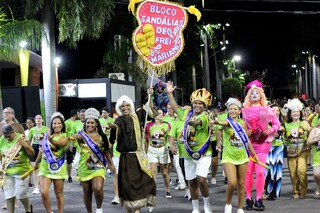 Sand&aacute;lias de Frei Mariano festeja a &ldquo;praga&rdquo; do padre vingativo