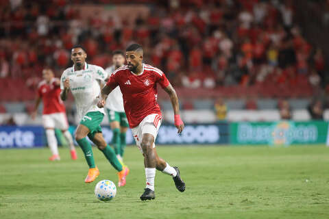 Palmeiras vence Internacional e chega ao topo da tabela do Brasileir&atilde;o