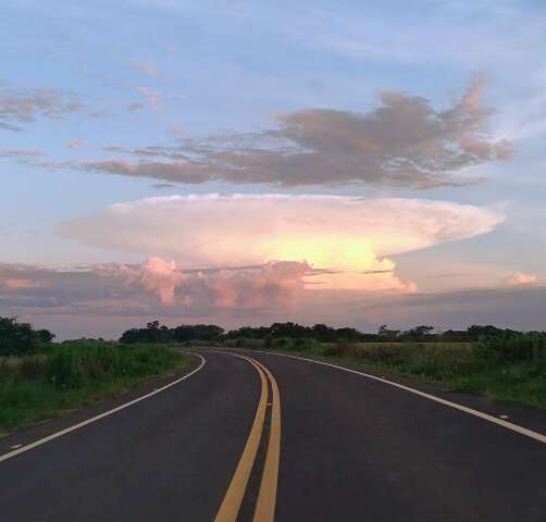  Fen&ocirc;meno raro de nuvem "Bigorna" &eacute; registrado pr&oacute;ximo ao munic&iacute;pio de Bonito