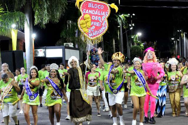Sand&aacute;lias de Frei Mariano festeja a &ldquo;praga&rdquo; do padre vingativo