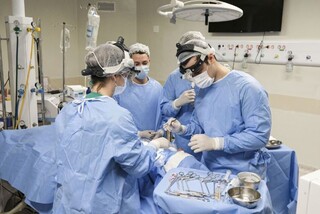 Pacientes esperam anos por cirurgias e enfrentam agravamento de doenças Pacientes esperam anos por cirurgias e enfrentam agravamento de doenças