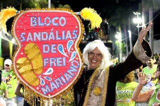 Sand&aacute;lias de Frei Mariano festeja a &ldquo;praga&rdquo; do padre vingativo