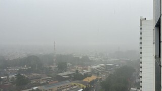 Ap&oacute;s 15 mil&iacute;metros na madrugada, chuva volta forte &agrave; Capital