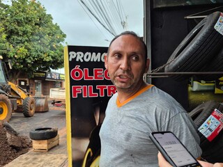 Buraco aberto h&aacute; uma semana causa transtornos no Bairro M&aacute;rio Covas