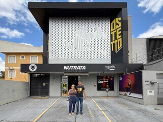 Farmac&ecirc;utico desiste de rem&eacute;dios e p&otilde;e sobrenome da fam&iacute;lia no mercado fitness