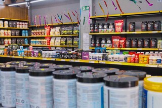 Farmac&ecirc;utico desiste de rem&eacute;dios e p&otilde;e sobrenome da fam&iacute;lia no mercado fitness