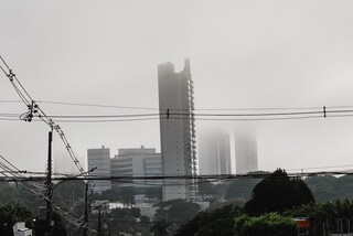 Nevoeiro aparece na Capital em dia de alerta de tempestade em parte de MS Nevoeiro aparece na Capital em dia de alerta de tempestade em parte de MS