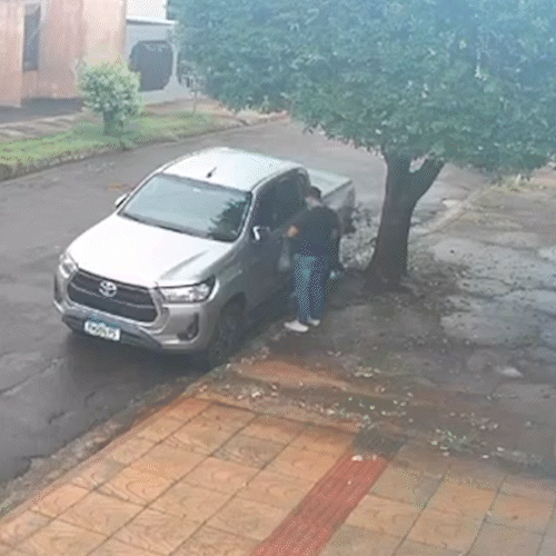 Suspeito de furtar Hilux para grupo especializado &eacute; preso em condom&iacute;nio