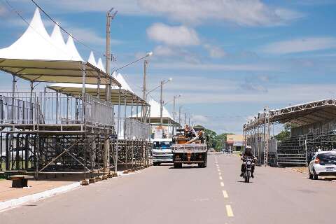 Desfile das escolas de samba espera levar p&uacute;blico de 20 mil na Pra&ccedil;a do Papa