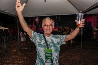 Aos 89 anos, Roberto d&aacute; baile em muito novinho durante o Carnaval