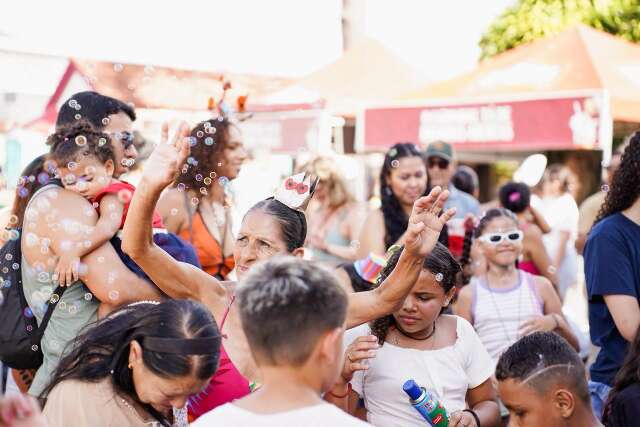 Em busca de tranquilidade e menos muvuca, fam&iacute;lias festejam Carnaval em matin&ecirc;