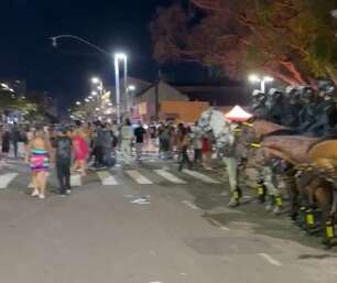 Spray de pimenta provoca tumulto e mal-estar em foliões no 2o dia de Carnaval