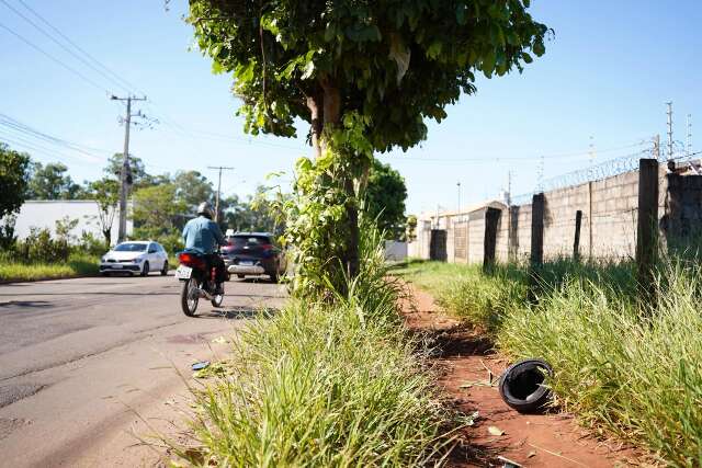Motociclista morre em colis&atilde;o com &aacute;rvore no Jardim Campo Alto