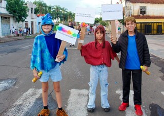 No Carnaval, sobrou at&eacute; para o Felca e suas "injusti&ccedil;as" com o Roblox