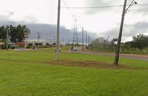 Motociclista morre ao bater em &aacute;rvore durante a madrugada na Av. Guaicurus