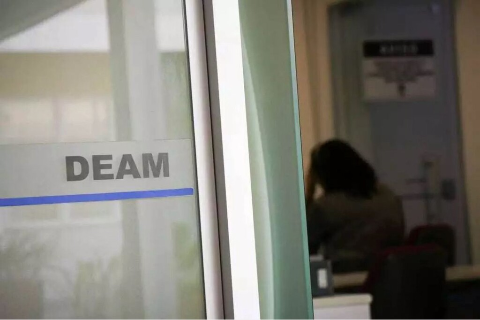 Mulher simula pedido de rem&eacute;dio por telefone ao denunciar viol&ecirc;ncia