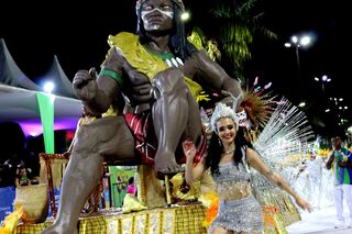 Com a Pesada e Major Gama na disputa, mais cinco escolas de samba desfilam hoje