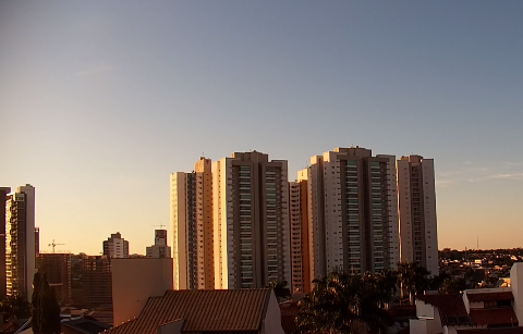 Segunda-feira ser&aacute; de calor e com chance de chuva isolada em MS