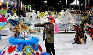 Com a Pesada e Major Gama na disputa, mais cinco escolas de samba desfilam hoje