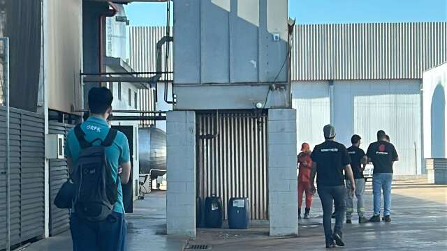 Bombeiros vistoriam f&aacute;brica de refrigerantes ap&oacute;s vazamento de am&ocirc;nia 