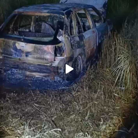 Ve&iacute;culo &eacute; encontrado queimado em loteamento na regi&atilde;o do Tiradentes