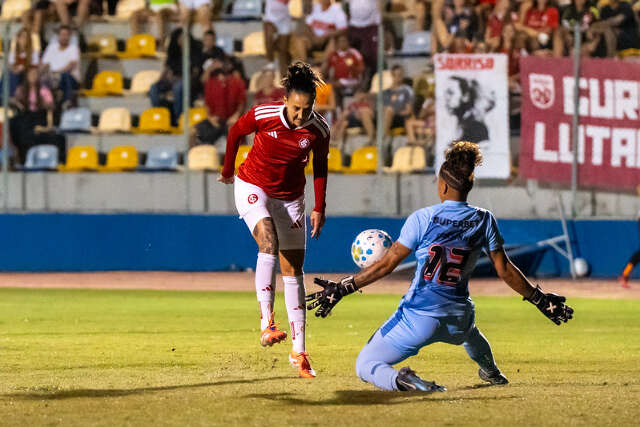 Gr&ecirc;mio e Internacional estreiam com derrota no Brasileir&atilde;o Feminino