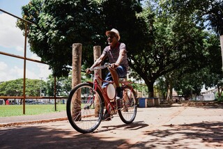 Sem celular, morador &ldquo;das antigas&rdquo; vira refer&ecirc;ncia de servi&ccedil;os no Jos&eacute; Abr&atilde;o