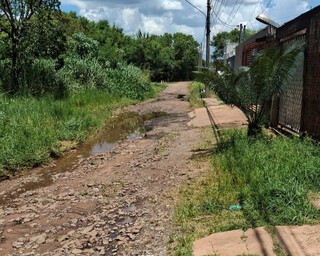 Ap&oacute;s temporal, rua do Cristo Redentor alaga e &aacute;gua chega &agrave; porta de resid&ecirc;ncia 