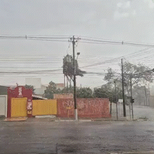Pancada de chuva atinge Campo Grande e previs&atilde;o &eacute; de alerta para MS