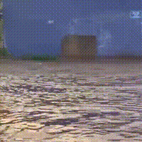 Chuva r&aacute;pida deixa avenidas alagadas no bairro Los Angeles