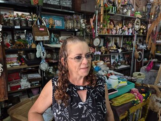 Em &eacute;poca de Carnaval, comerciantes reclamam de acordar com urina na porta