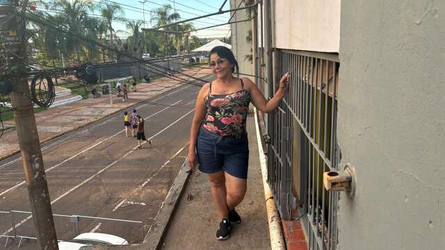 Mist&eacute;rio revelado: Rosimeire &eacute; musa que dan&ccedil;a na laje sem medo