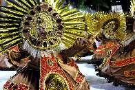 Candidata ao t&iacute;tulo, Mocidade da Nova Corumb&aacute; &eacute; ovacionada