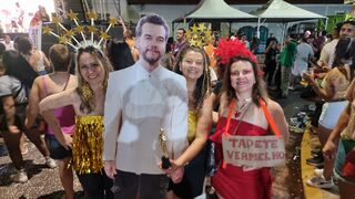 Teve folião de tapete para Wagner Moura na esperança do Oscar 