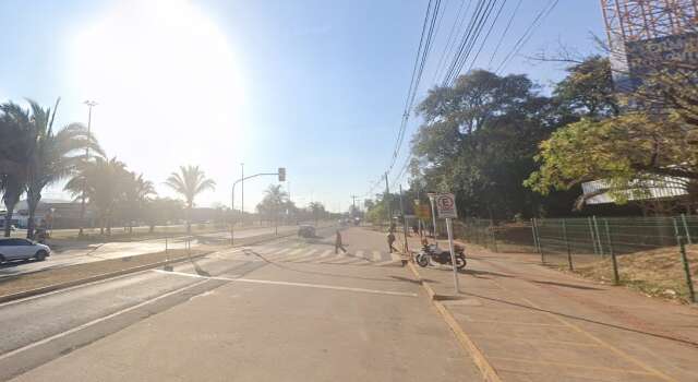 Trio armado rende comerciante e rouba carro em emboscada