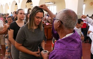 Quarta-feira de Cinzas marca in&iacute;cio da Quaresma com missas ao longo do dia