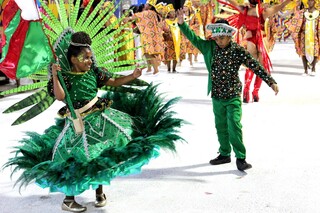 Candidata ao título, Mocidade da Nova Corumbá é ovacionada Candidata ao título, Mocidade da Nova Corumbá é ovacionada
