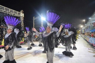 Hoje tem 2&ordm; dia de desfile e escolas voltam &agrave; avenida para fechar a disputa