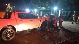 Condutora perde controle e tomba Ford Ranger no Parque das Na&ccedil;&otilde;es