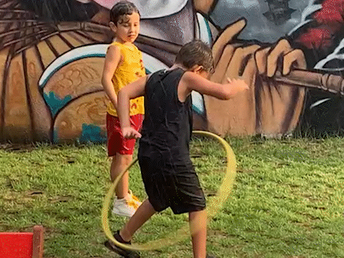 Adulto at&eacute; "arrega", mas crian&ccedil;ada mostra como curtir o Carnaval raiz