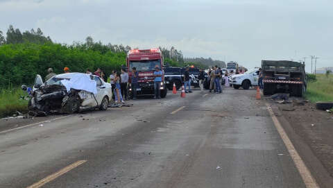 Motorista morre ao bater de frente com caminh&atilde;o em rodovia na fronteira
