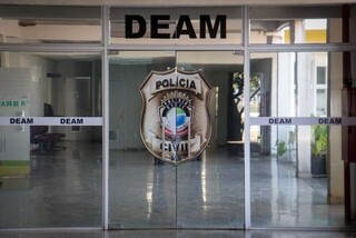 Professora denuncia "amigo" por manter grupo com fotos &iacute;ntimas de mulheres