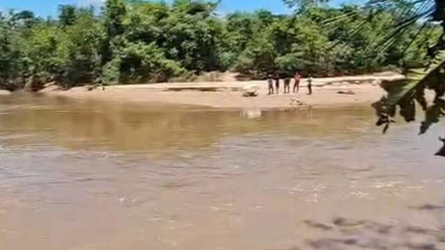 Corpo de rapaz &eacute; encontrado &agrave;s margens de rio ap&oacute;s ser levado por correnteza