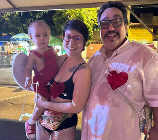 Ant&ocirc;nio nem fez 2 anos e pulou Carnaval mais que muito adulto