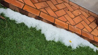 Em Chapad&atilde;o do Sul, chuva de granizo foi intensa e durou cerca de 10 minutos